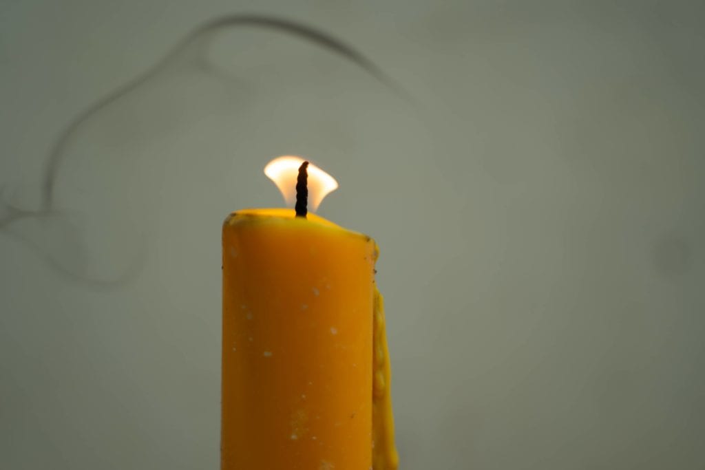 candle burning can cause soot on the walls